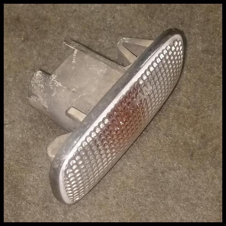 TERMURAH LAMPU SEIN FENDER KANAN NISSAN SERENA C24 