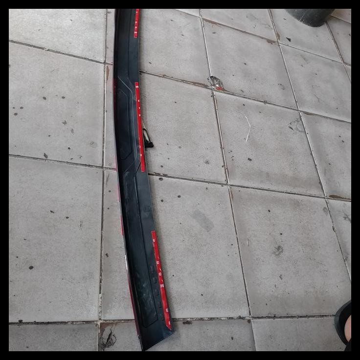 DISKON SILL PLATE BELAKANG MOBIL RUSH 2018-2022 REFLEKTOR 