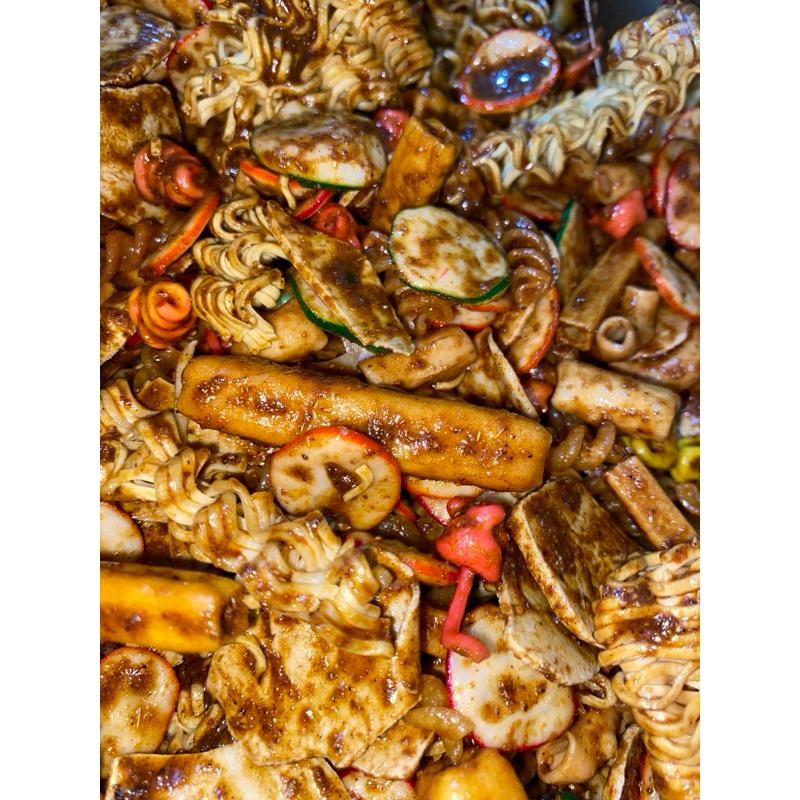 

Lm Box Cemilan Mix 250G Nyemilsaji Pedas Beragam Rasa