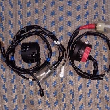 SAKLAR HOLDER SET KANAN KIRI YAMAHA R25 MT25 ORIGINAL