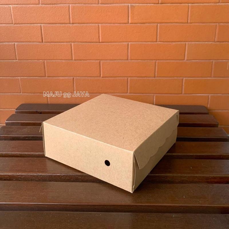 

Kkim Dus Kue / Kotak Makan Nasi R8 18Cm X 18Cm X 7Cm Kraft Cokelat (Ketebalan 300Gram) Warna Coklat Tebal