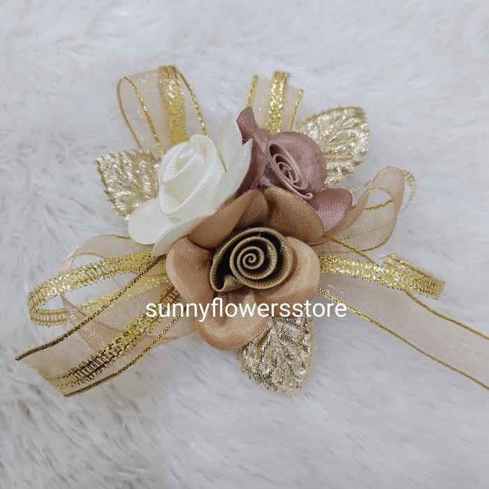 

Bis Bunga Seserahan Lebaran/Bunga Hantaran Mahar /Bunga Rose3 Pita Perbiji