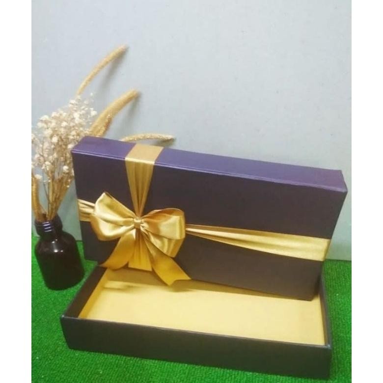 

hardbox ukuran 22x12x4 cm berpita Nugi