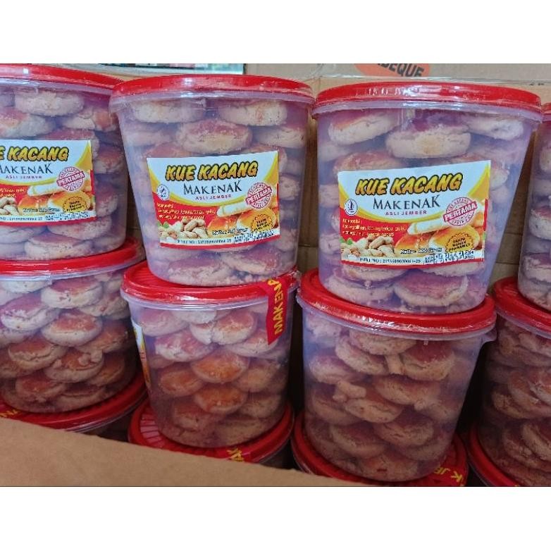 

Kucang (Kue Kacang) dan Monsu Nugi