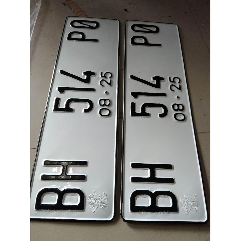 PLAT NOMOR MOBIL PUTIH FONT BARU  korlantas timbul , bertuliskan Korlantas polri,1 pasang/2 pcs
