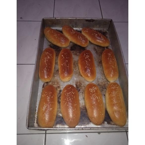 

ROTI HOTDOG 10/15 PCS.(UKURAN 16 CM)PESAN PAGI DI KIRIM SORE Nugi