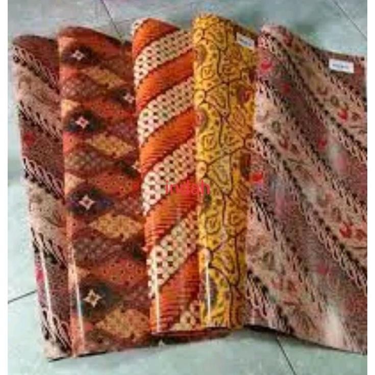 

( 1 Pack ) Kertas Kado Kiky Motip Batik Isi 50 Lembar Nugi