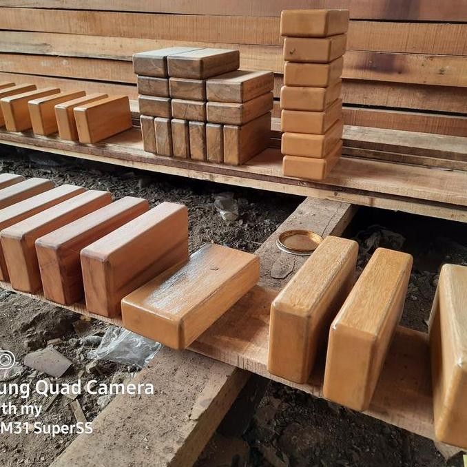 Balok Yoga Kayu Solid Meranti
