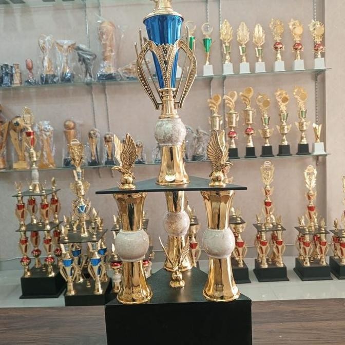 Baru piala kaki3 marmer bulat