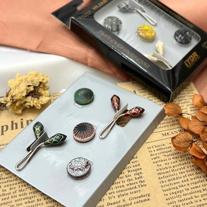 

Baru !!! Paket Set Klip Magnet 14mm 16mm - Magnet 3pcs Klip Hijab 2pcs - Original Made in Turkey by IYOR