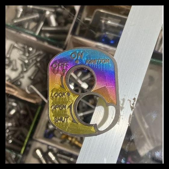 PRODUK TERBARU EMBLEM KUNCI TITANIUM BEAT FI VARIO 110 KARBU BEAT KARBU