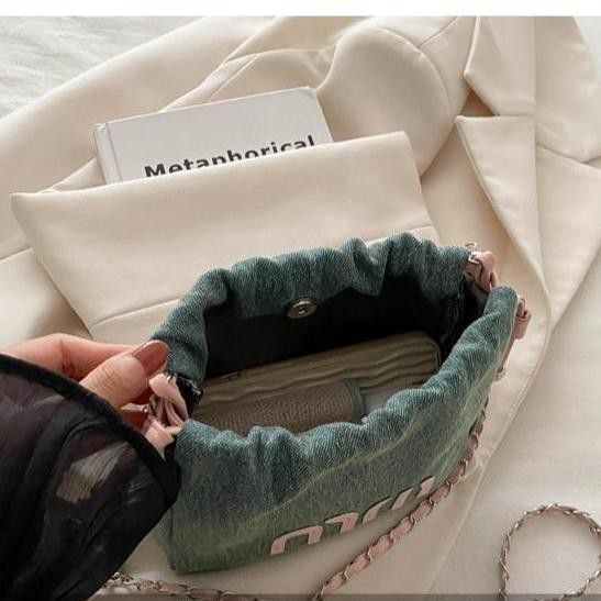 

Baru Tas Selempang Wanita Denim Lucu Gantungan Karakter Mini 19X16.5Cm Korea Style