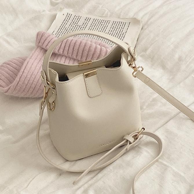 

Baru Tas Selempang Wanita Polos Ws-Adb01 - Sling Bag Pu Leather Simple Korean Style