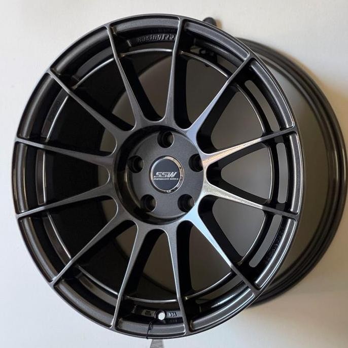 VELG RACING R18 SSW NT03 VELG MOBIL 18 INNOVA REBORN VENTURER ZENIX