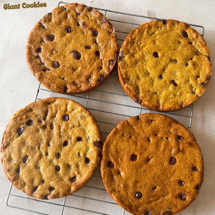 

Soft Cookies Jumbo Giant Cookies 18cm Chocolate Biskuit