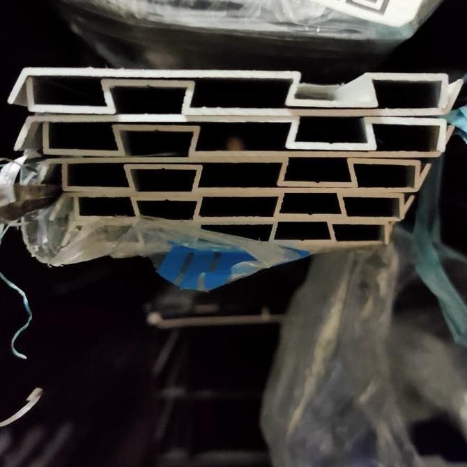 Plint 1 Karet Aluminium Silver 0640 Ca