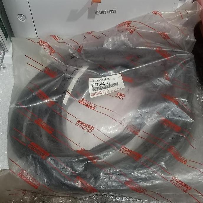 Karet pintu belakang Toyota Avanza Xenia