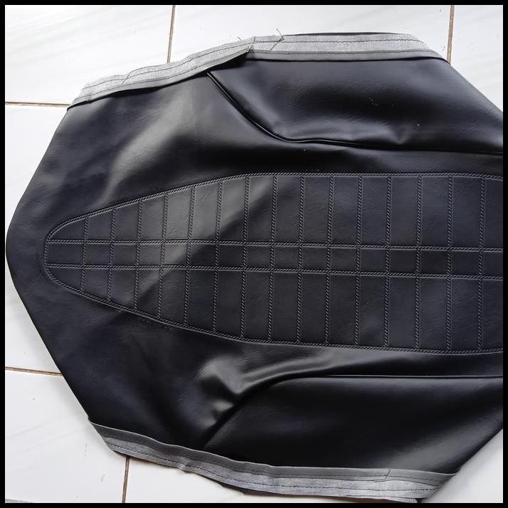 sarung kulit / cover jok motor C 70