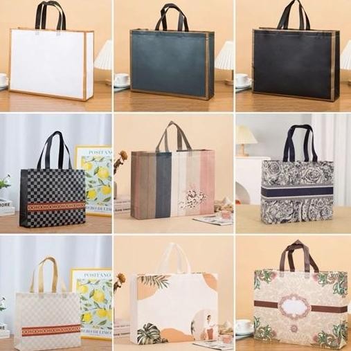 

Madjasana - (PAKET 20PCS) Tas Jinjing - Tas Belanja - Tas Spunbond - Tas Souvenir - Tas Jinjing Wanita - Tas Lipat - Tas Kado - Kantong Belanja