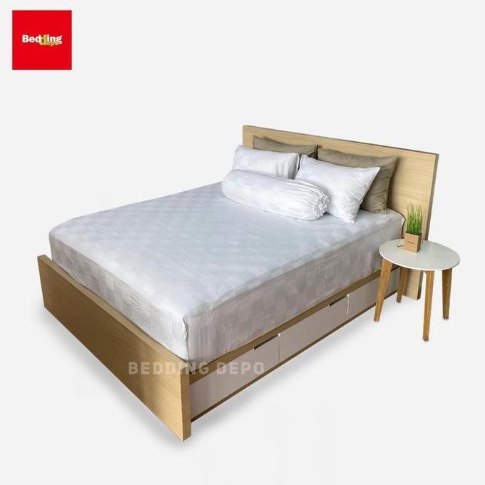 Sprei / Bedcover Hotel 100% Cotton Dobby Kotak/Square 9Cm