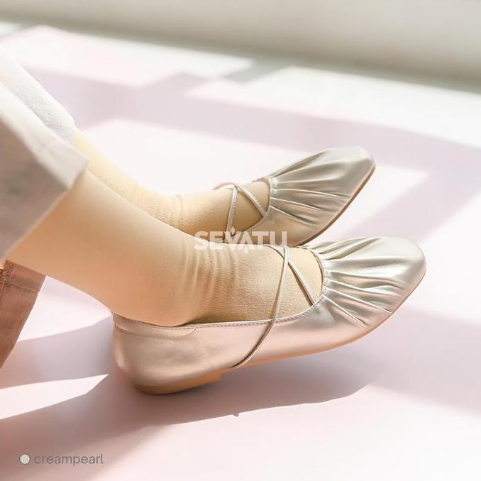 DS Moxha Flatshoes by SEVATU