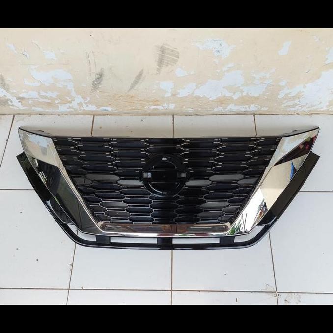 Grill depan nissan livina