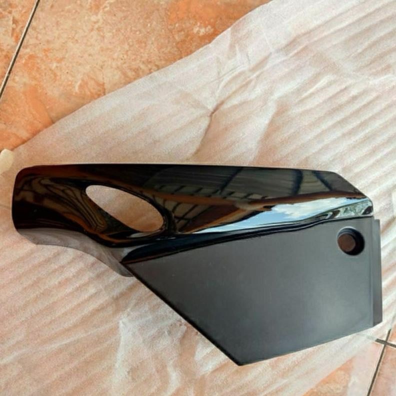 Cover tutup bok aki/box aki yamaha Fiz R/vega R lama tempong aki bok aki vega r lama old hitam