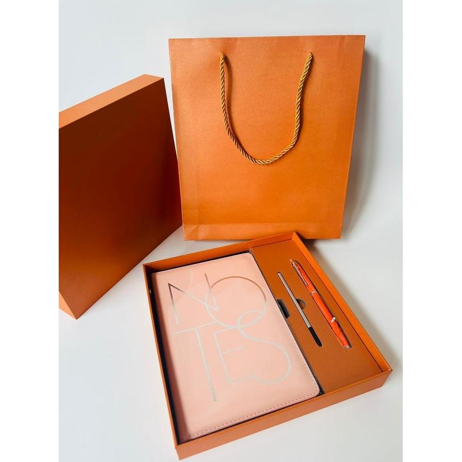 

Buku Agenda Gift Set 2in1 Bonus Pulpen Box Exclusive Totebag Buku Agenda A5 Notebook Garis Cover Motif NOTES BS