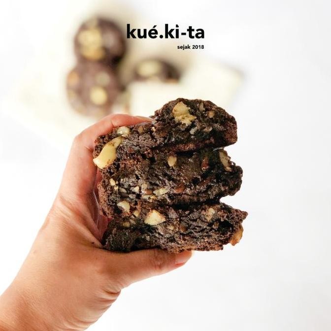 

Giant Dark Chocolate Chip Cookies - Kue Coklat Chip Jumbo Stok Terbatas