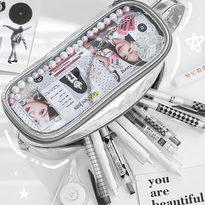 

Ty-35 [Penjual Lokal] Tas Alat Tulis Pvc Diy Kotak Pensil Aesthetic Itabag Badge Card Stationery Bag Tas Pena Tahan Air Tempat Pensil Kapasitas Besar