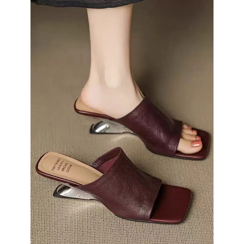 Sandal wanita berkualitas tinggi Sandal Kulit Lembut Hak Tebal Datar Persegi Hak Tinggi Berlapis