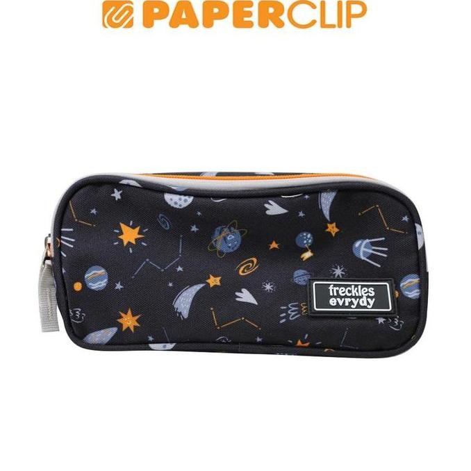 

TEMPAT PENSIL / PEN CASE KAIN FRECKLES