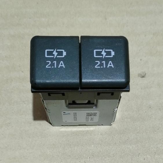 Charger Cas HP untuk mobil Avanza Xenia Raize Rocky ORIGINAL AST