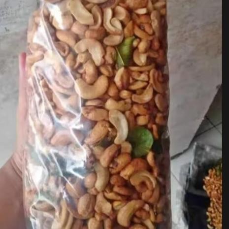 

kacang Mede patahan 1000 gr matang