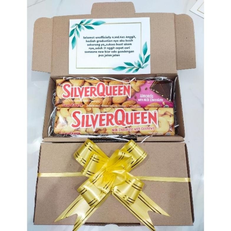 

Coklat Cokelat Chocolate Silverqueen / Silver Queen Gift Box Hampers Hadiah Kado Ulang Tahun Birthday Anniversary Valentine Natal Wisuda Hari Ibu Hari Guru Rasa Almond Dan Cashew Mede