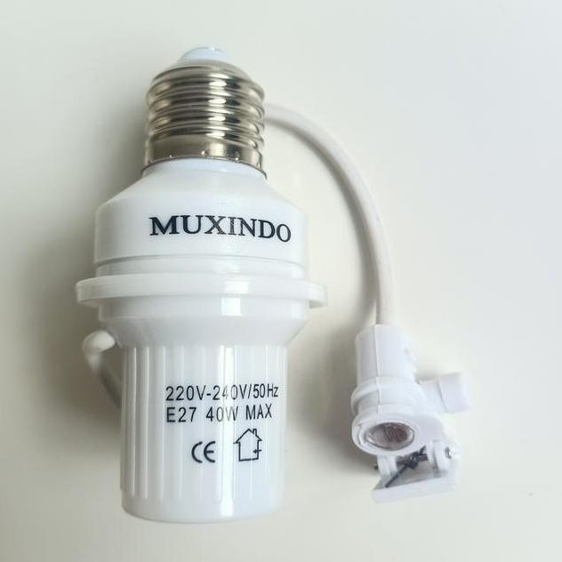 Fitting Lampu Sensor Cahaya Otomatis Muxindo Untuk Segala Lampu