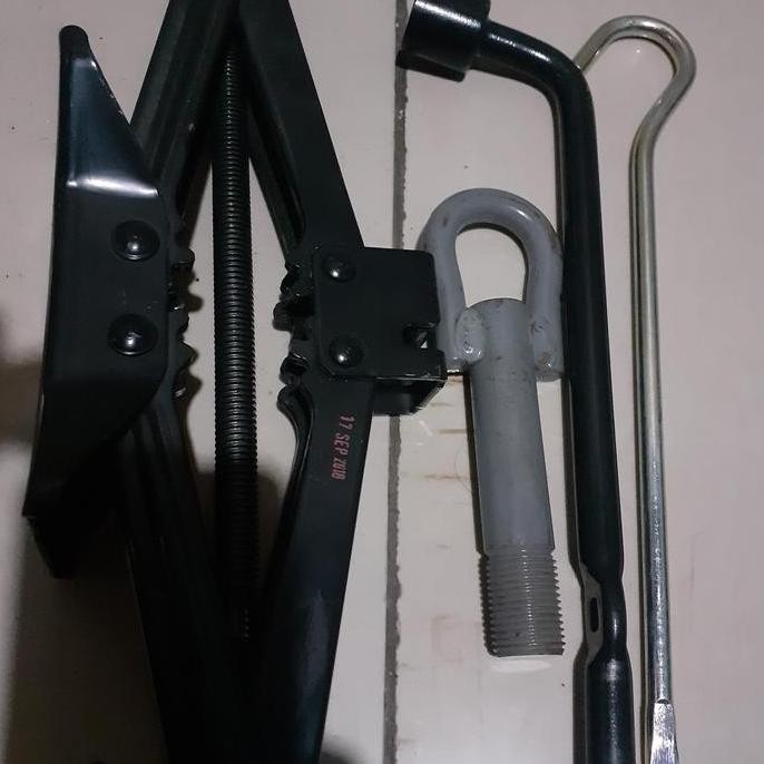 dongkrak mobil.ayla.sigra.agya.calya