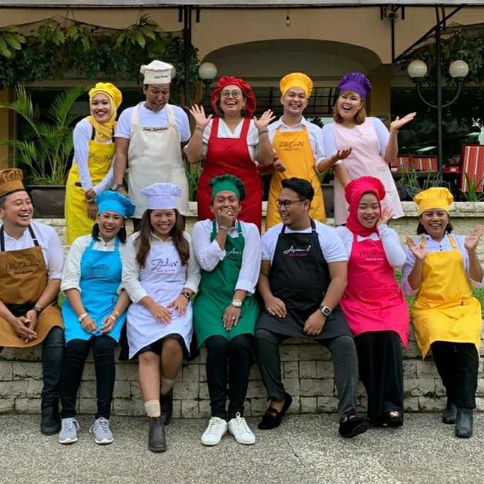 

Terlaris Celemek Apron Dan Topi Koki Polos