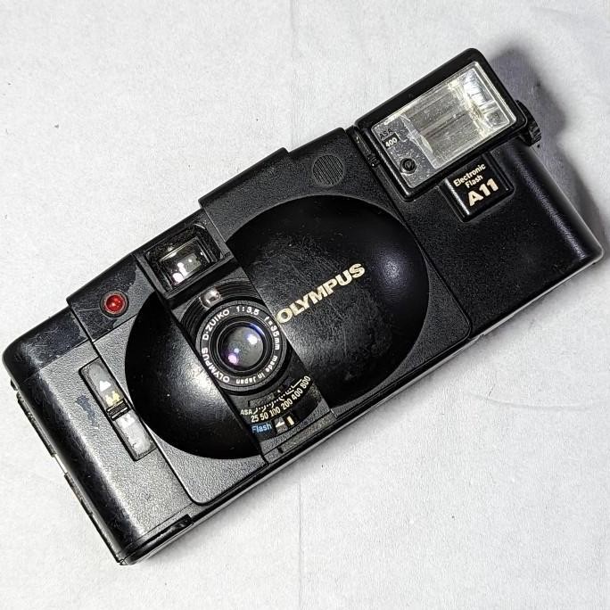 Olympus XA2 + A11 Flash X Contax T T2 Yashica T4 T5 Nikon AF600 Leica