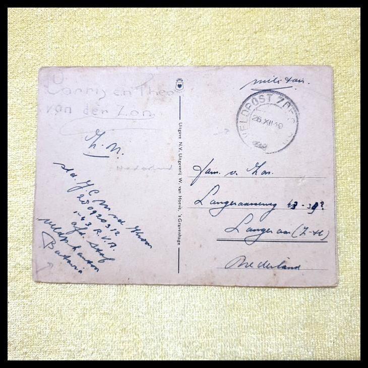 

DISKON KARTUPOS BERGAMBAR ZAMAN BELANDA (CETAKAN BELANDA) FUIT KOPEN OP PASAR-BAROE TE BATAVIA (TENTARA BELANDA/SEKUTU SEDANG MEMBELI BUAH DARI PEDAGANG KELILING DI PASAR BARU) CAP POS VELDPOST (MILITER) 1949 !!