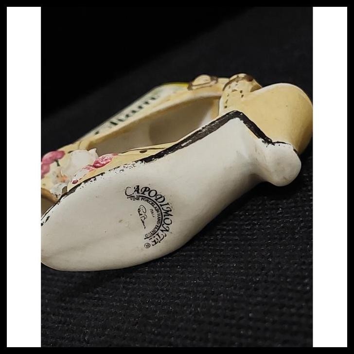 TERMURAH PAJANGAN MINIATUR SEPATU WANITA KUNING CAPODIMONTE ADA CHIP HALUS