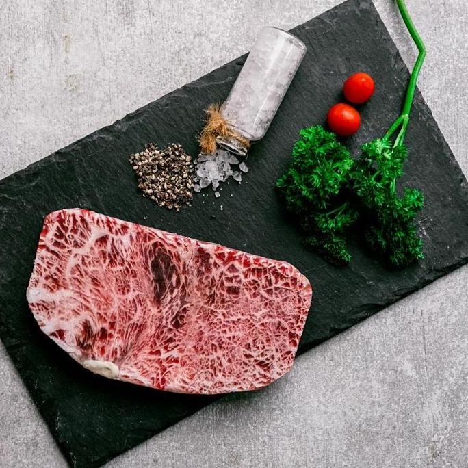 

Wagyu Sirloin Steak / Striploin Beef Hokubee Meltique / Sirloin Meltiq