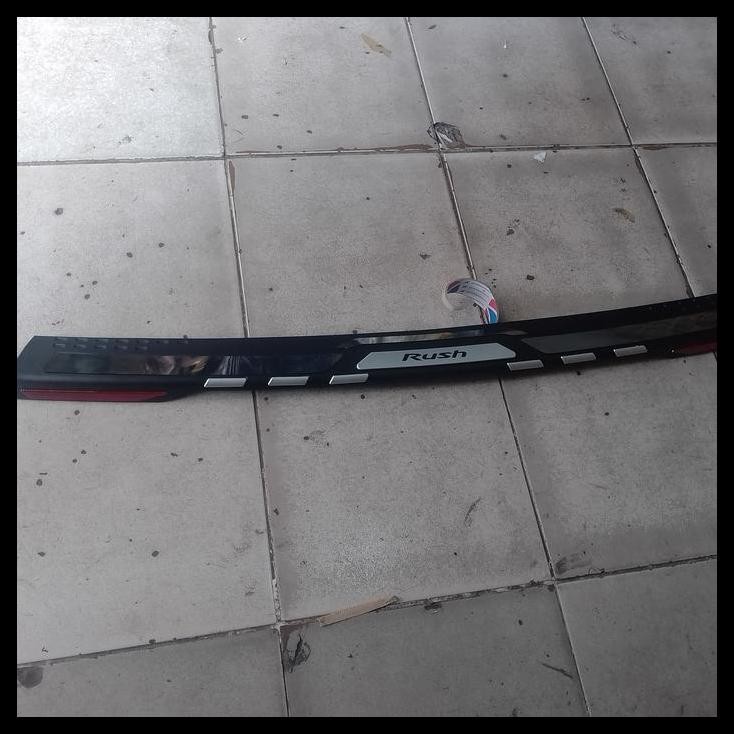 BEST DEAL SILL PLATE BELAKANG MOBIL RUSH 2022-2025+ REFLEKTOR 