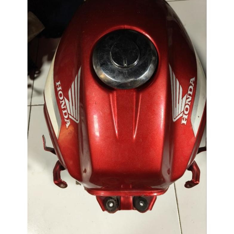 Tangki tengki AJA cb 150r old barang masih bagus ori baan motor copotan motor asli