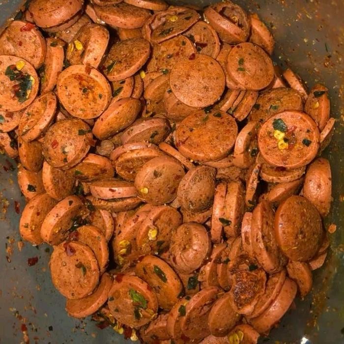 

Rkm 500Grm - Cemilan Sosis Goreng Viral Pedas Daun Jeruk