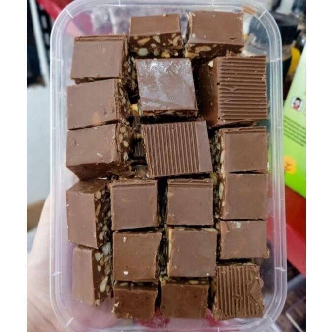 

Rkm Coklat Cokbar 500Gr Mete Almond | Coklat Cdbury 500Gr Kemasan Box Thinwall | Cokelat Chocolate Food Snack Cemilan Cokelat