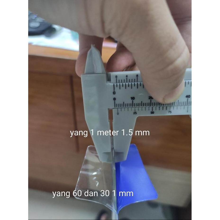 

Penggaris Besi C Mart 1 Meter Tebal -+1.5 Mm New Stok