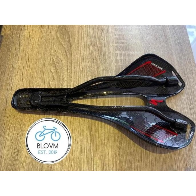 Sadel Carbon Sadel Roadbike Ringan Full Carbon Premium Quality