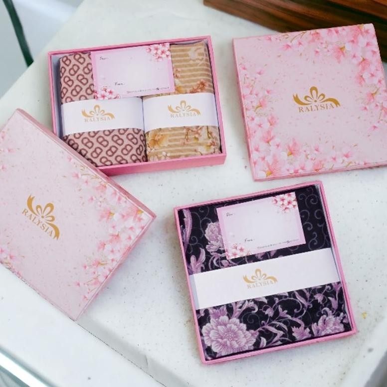 

Terjangkau HAMPERS HIJAB HARD BOX PREMIUM TERMURAH / HAMPERS LEBARAN IDUL FITRI / KADO ULANG TAHUN / WISUDA / SOUVENIR UMROH HAJI / BIRTHDAY / WEDDING / GRADUATION / KADO PACAR / HADIAH PERNIKAHAN / KADO HARI IBU / KADO HADIAH GURU/ KADO TEMAN / RAMADHAN