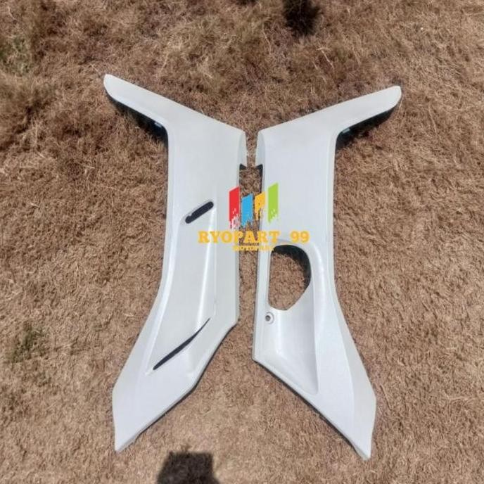 Cover Dek Bawah Sirip Samping Honda Pcx 150 2017 2019 Putih Aksesoris Original